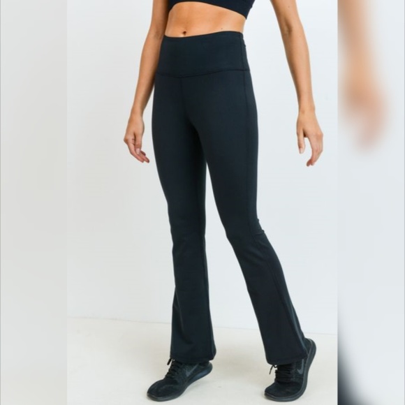 Essential Solid Flare Highwaist Leggings - Picture 3 of 8